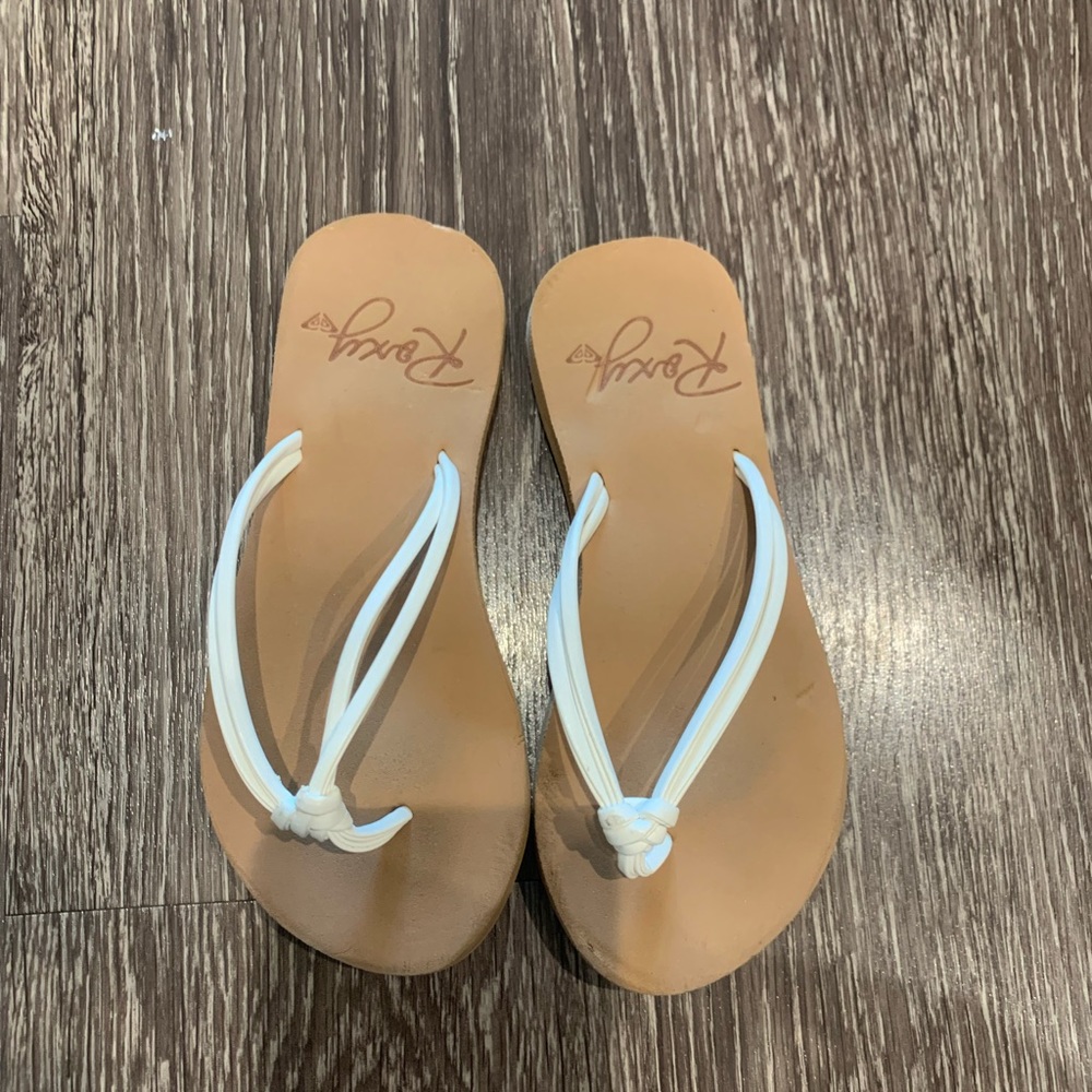 Roxy Girls Flip Flops - gently worn size 11